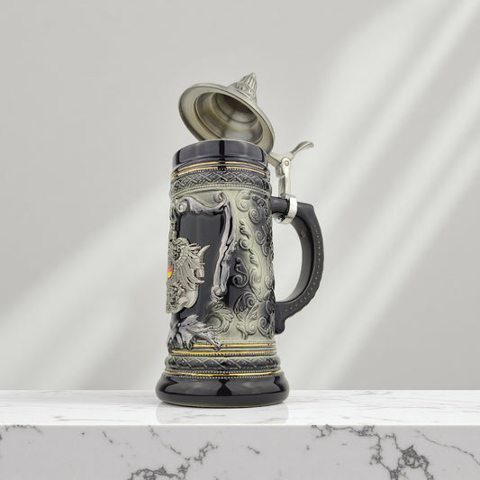 Bierkrug mit Deckel Deutschland Germany Metallmontur klassisches Reliefmotiv