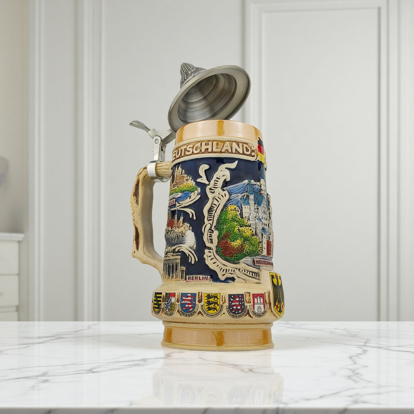 Deutschland Germany Bierkrug mit Deckel traditionelles Neuschwanstein Motiv Souvenir