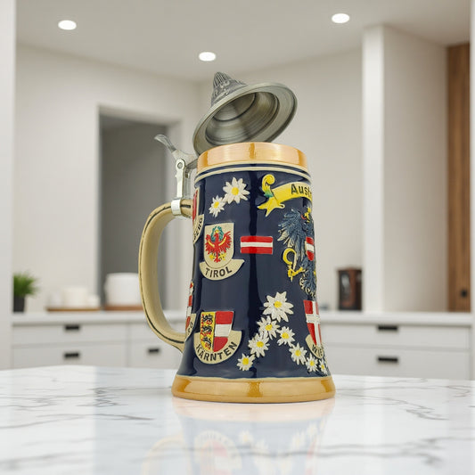 Bierkrug mit Deckel 0,7L mit Österreich-Motiv – Steinkrug mit Bundesländer-Wappen und Edelweiß-Dekor – Souvenir & Geschenkidee