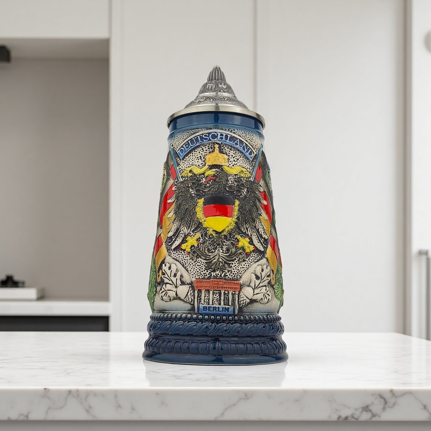 Bierkrug mit Deckel Deutschland Germany traditionell gestaltet Geschenk