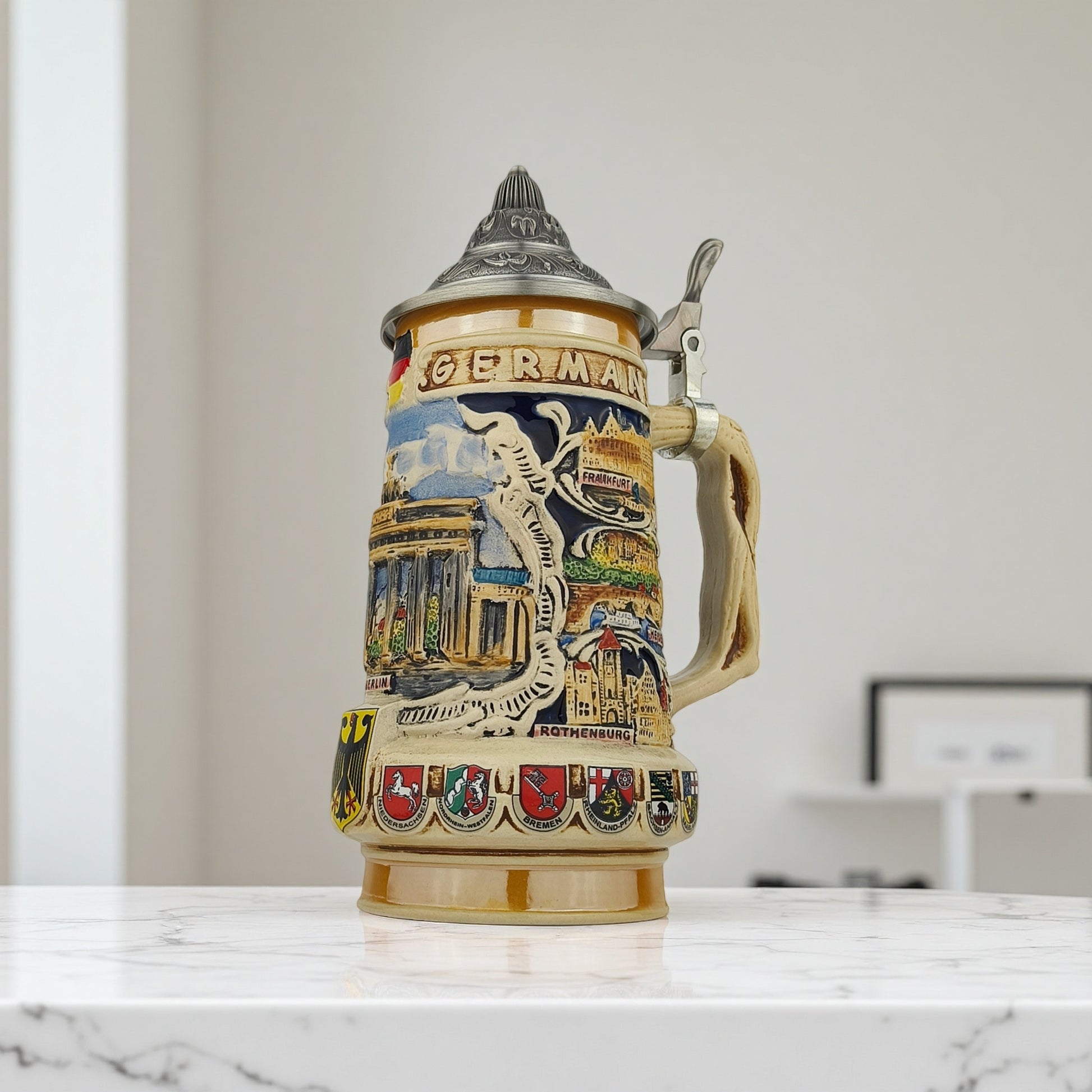Bierkrug mit Deckel Deutschland Germany klassisches Design Geschenk
