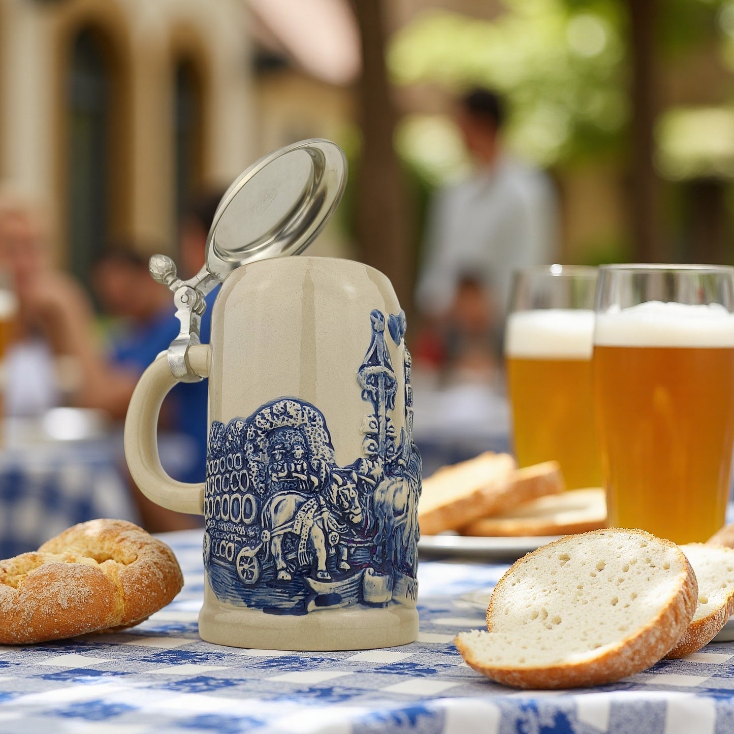 Bierkrug mit Zinndeckel 0,7 L – München Motiv – Traditioneller Keramik Bierkrug – Geschenkidee für Bierliebhaber und Sammler