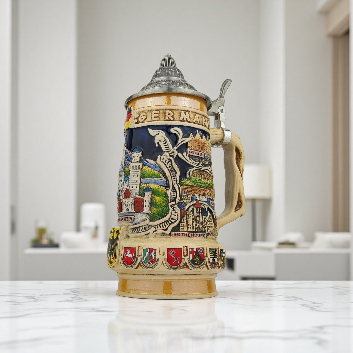 Bierkrug mit Deckel Deutschland Germany Neuschwanstein Motiv Geschenkidee