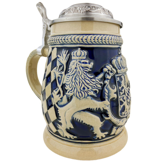Bierkrug mit Deckel 0,6L – Klassischer Bayrischer Steinkrug mit Relief-Wappen und Flachdeckel