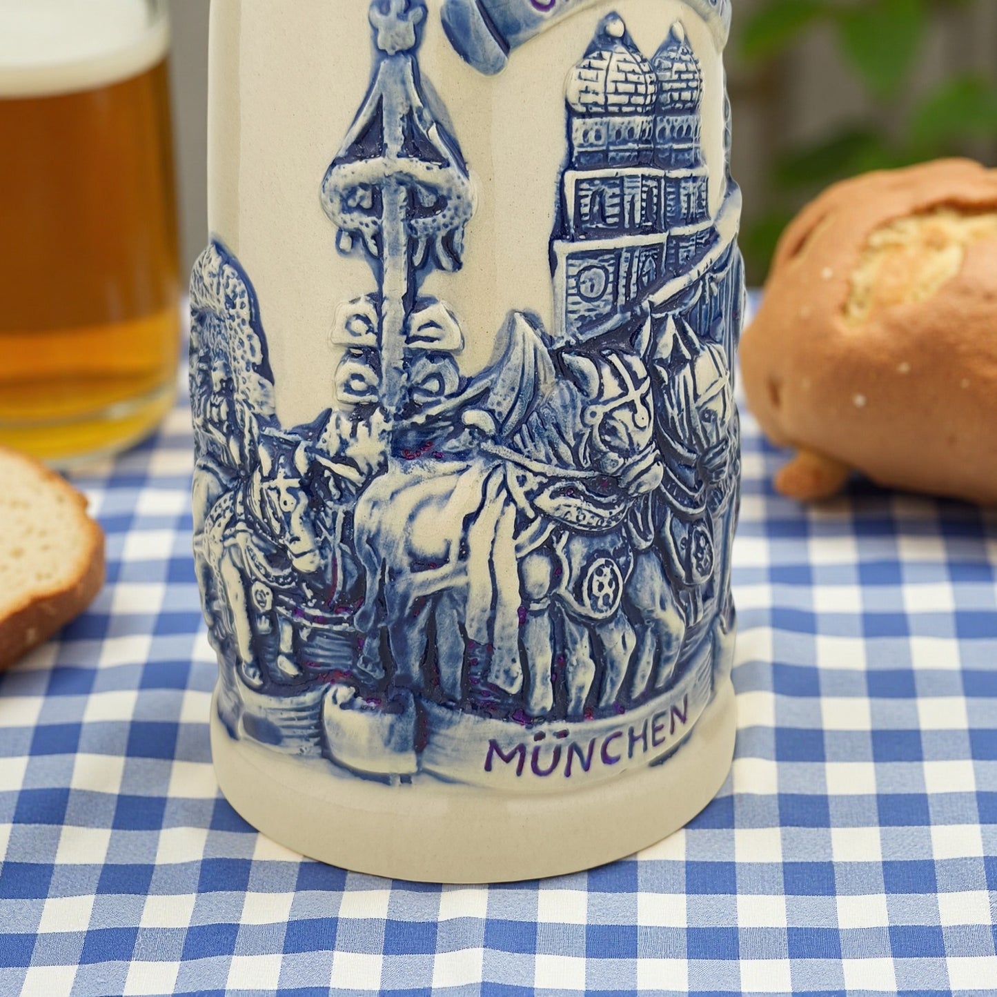Bierkrug mit Zinndeckel 0,7 L – München Motiv – Traditioneller Keramik Bierkrug – Geschenkidee für Bierliebhaber und Sammler