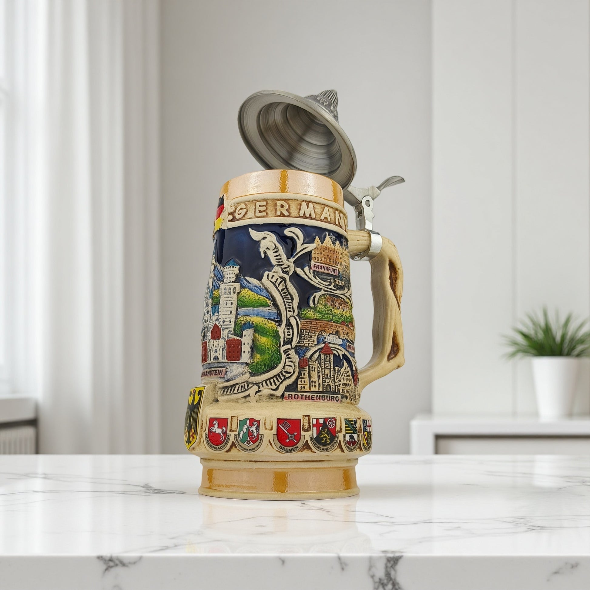 Deutschland Bierkrug mit Zinndeckel Germany Beerstein