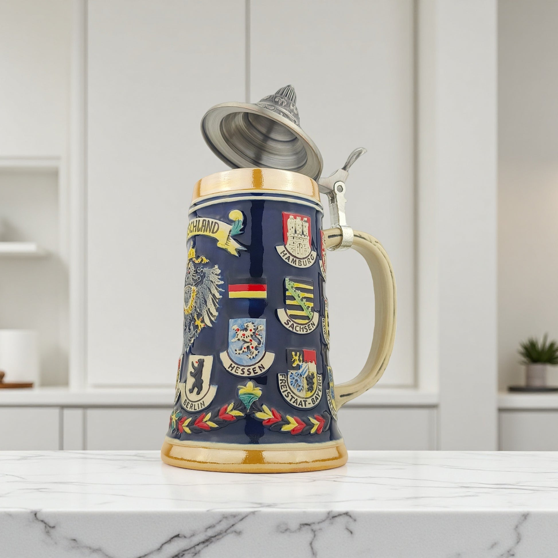 Bierkrug mit Deckel Deutschland traditionelle Geschenkidee