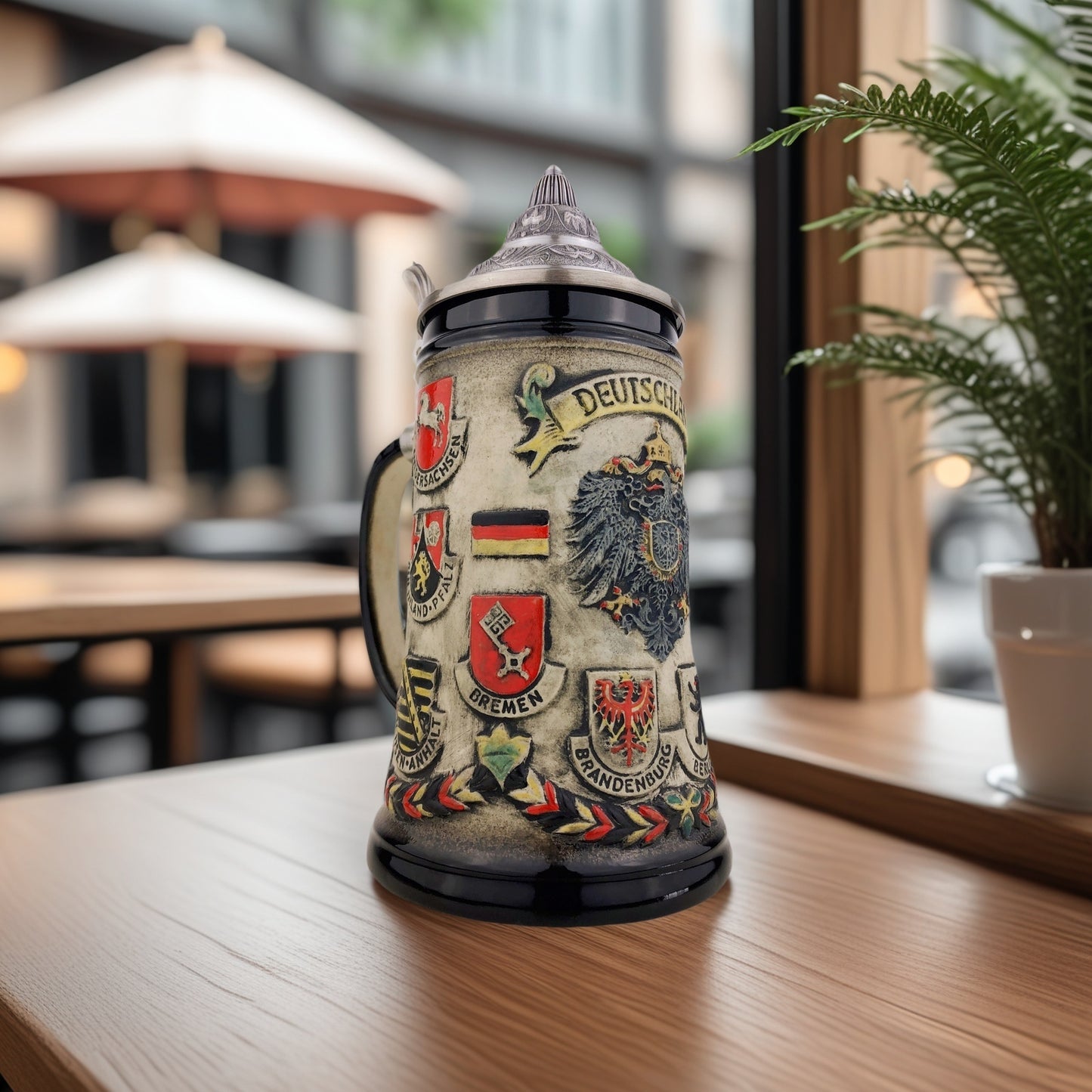 Bierkrug mit Deckel 0,7L – Handgefertigter Steinkrug im Deutschland-Design mit Bundesländer-Wappen