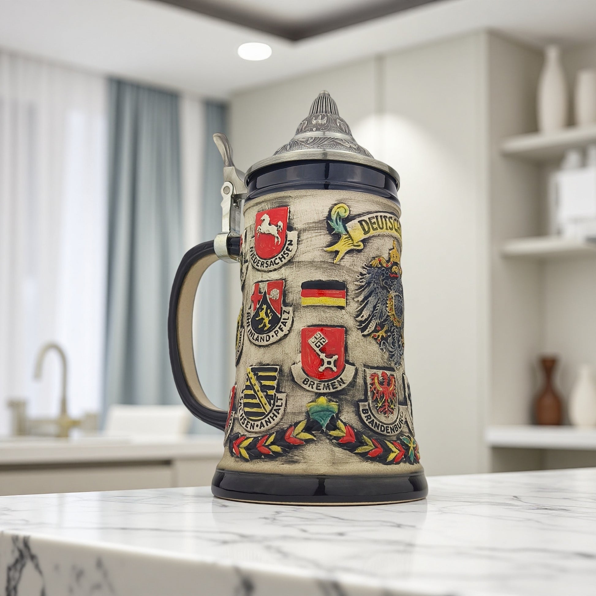 Bierkrug mit Deckel Germany traditionelles Deutschland Motiv