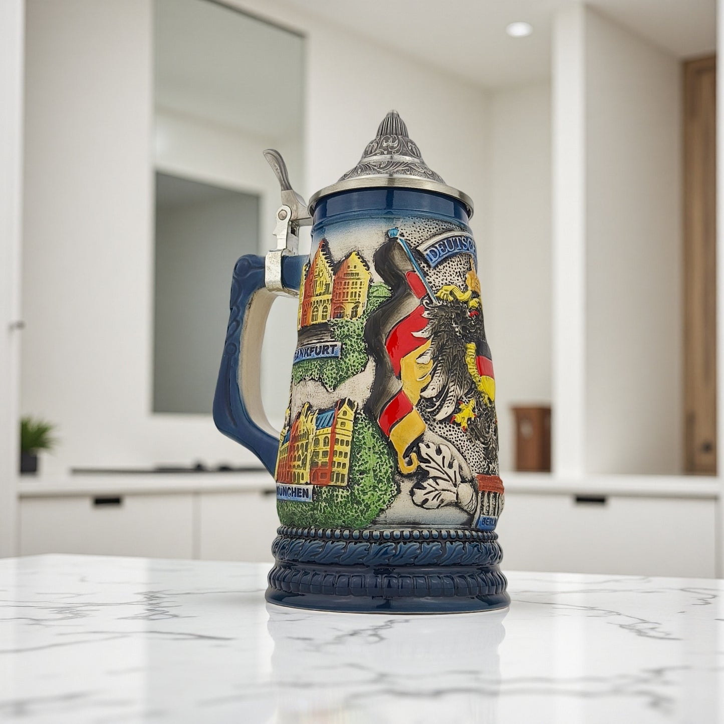 Bierkrug mit Deckel Deutschland Germany traditionelles Design Souvenir