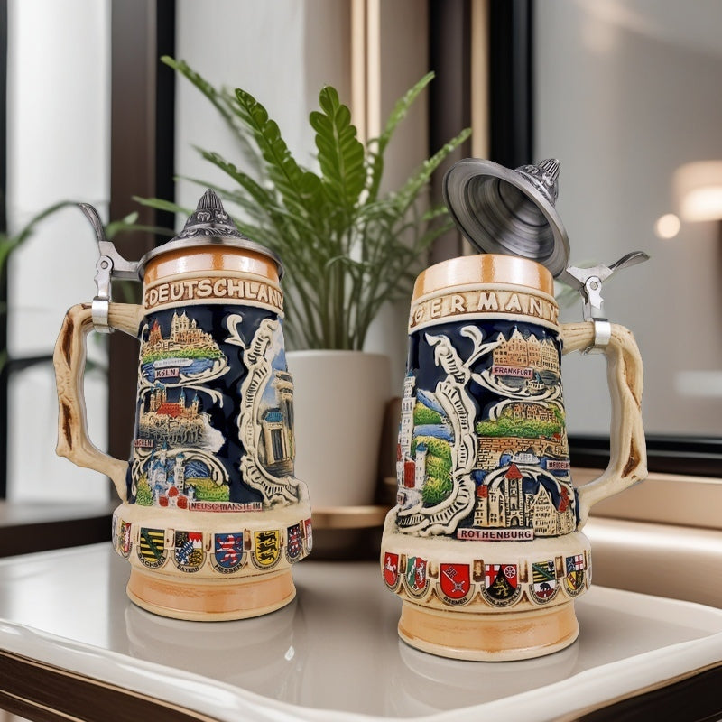 Bierkrug mit Deckel 0,7L – Traditioneller Steinkrug mit Deutschland-Motiv – Brandenburger Tor auf der Vorderseite